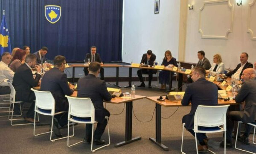 Fillon takimi i Kurtit me partitë politike