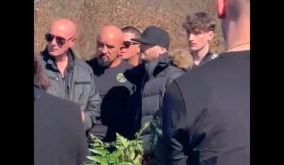 Unikkatili arrin nga Amerika për varrimin e vëllait