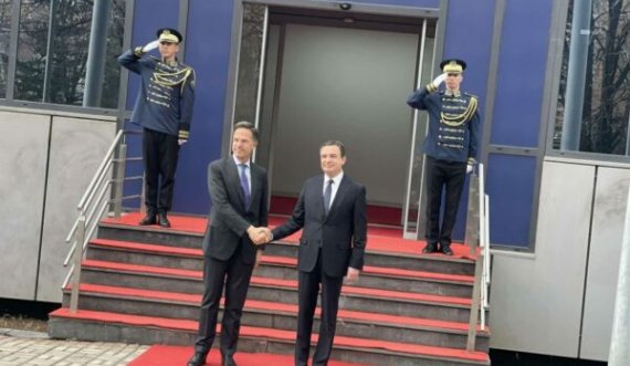 Mark Rutte mirëpritet nga Kurti në Prishtinë