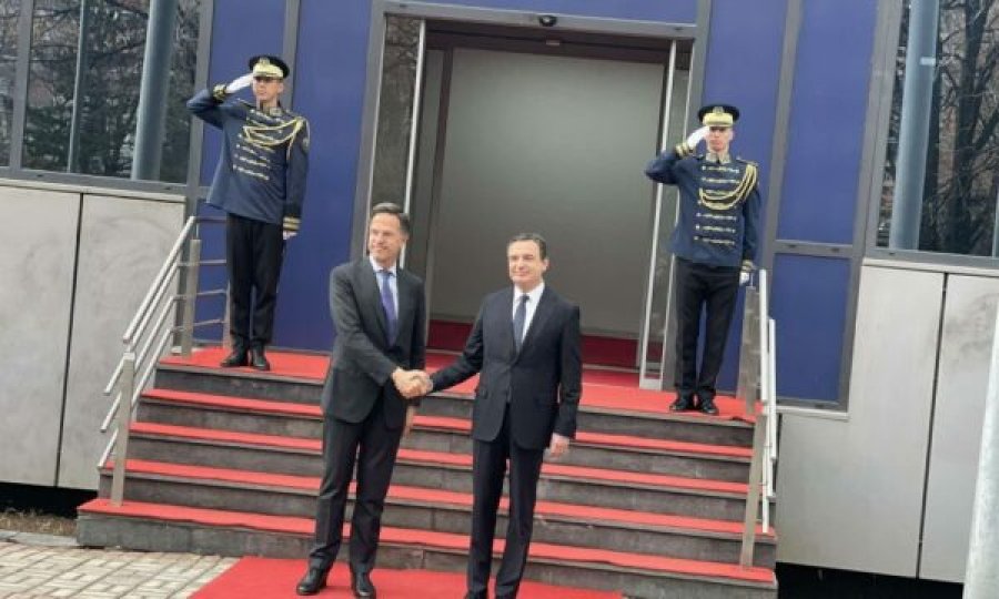 Mark Rutte mirëpritet nga Kurti në Prishtinë
