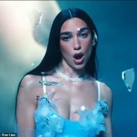 Nga kush po kërkon mbrojtje Dua Lipa!