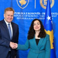 Sorensen takohet me Vjosa Osmanin