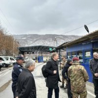 Sorensen shkon në vizitë te një pikë kufitare e përbashkët Kosovë-Serbi: