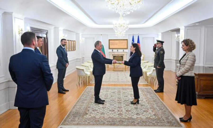 Vjosa Osmani takohet me ambasadorin e ri të Bullgarisë në Kosovë