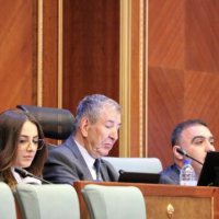 Dehari pret nga partitë që të hënën të sjellin një 'vendim'
