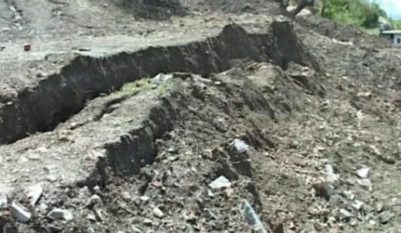 Tragjedi në Gramsh: Vdesin dy të rinj nga shembja e dheut 
