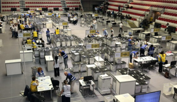 Numërohen 977 zarfat e parë me votat e diasporës