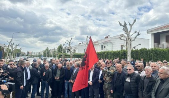 Veteranët protestojnë kundër kryetares së Speciales Trendafilova 