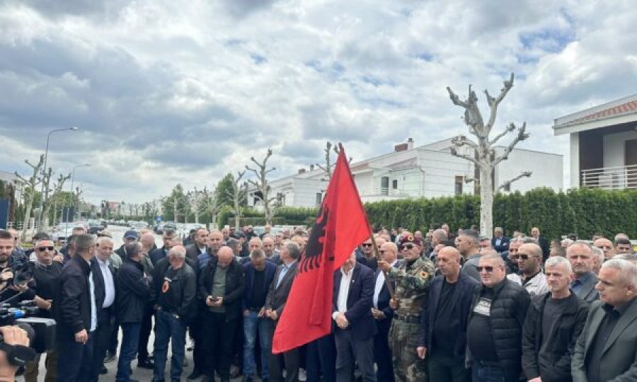 Veteranët protestojnë kundër kryetares së Speciales Trendafilova