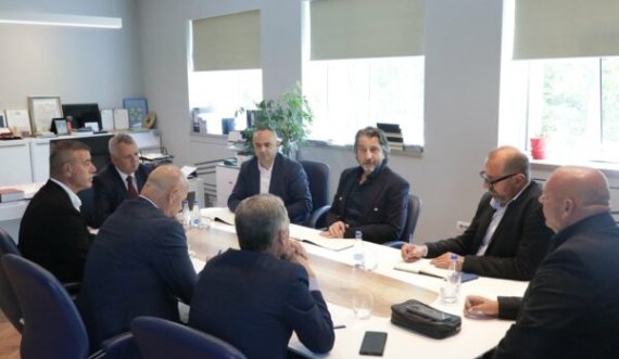 Përparim Rama mbledh në takim kryetarët e komunave fqinje