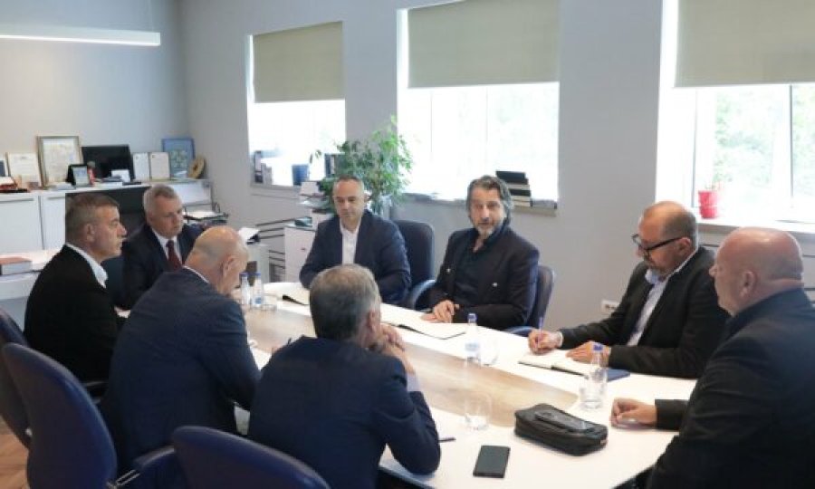 Përparim Rama mbledh në takim kryetarët e komunave fqinje