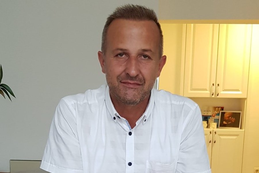Ky është gjinekologu Afrim Veliu i cili u sulmua fizikisht nga një person në Prishtinë