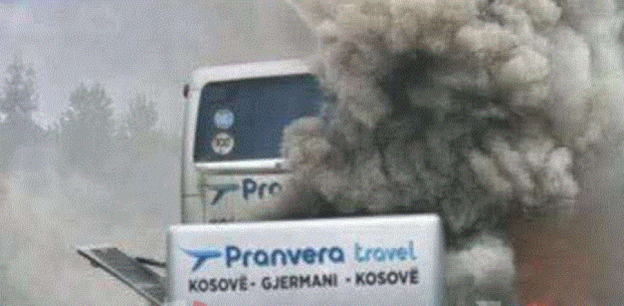 Një autobus që po udhëtonte nga Kosova për në Gjermani ka marrë flakë
