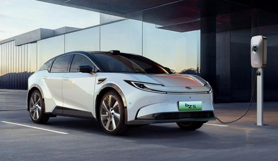 Toyota lanson SUV-in elektrik