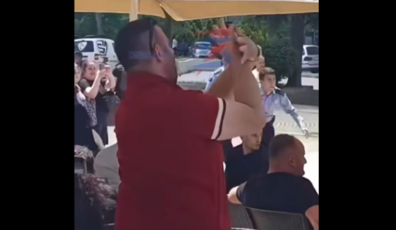 Pasi një person ua bën shqiponjën maturantëve serbë në veri, ndërhyn policia