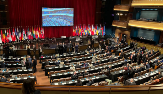AP e NATO’s në Dayton të SHBA, flamuri i Kosovës përkrah atyre të shteteve tjera