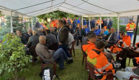Punëtorët e Pastrimit vazhdojnë grevën