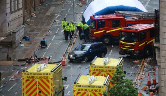 Detaje nga kaosi në Liverpool pasi një makinë përplasi tifozët, la të plagosur të paktën 50 persona