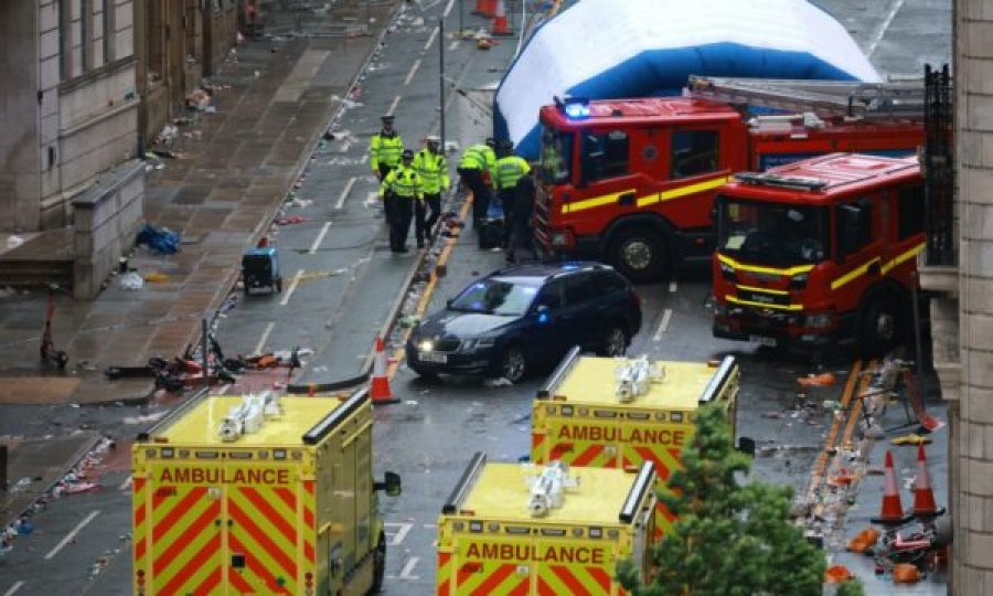 Detaje nga kaosi në Liverpool pasi një makinë përplasi tifozët, la të plagosur të paktën 50 persona