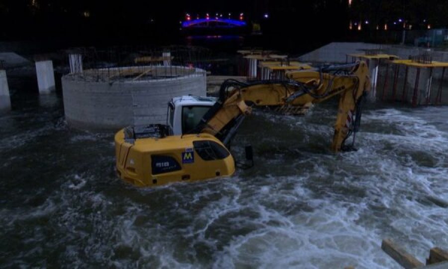 E papritur: Përmbytet punishtja e urës së re të Ibrit