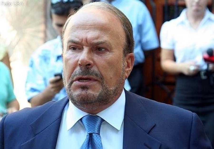 Më 2 nëntor është shpallur zi kombëtare pas ndarjes nga jeta të ish-kryeministrit Fatos Nano