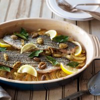 Recetë: Levrek i pjekur me patate