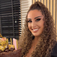 Vlora Kastrati befasohet nga një torte me çokollatë