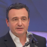 Kurti godet nga Peja, Gazmend Muhaxherin e quan 'Muhaxher me sherr'