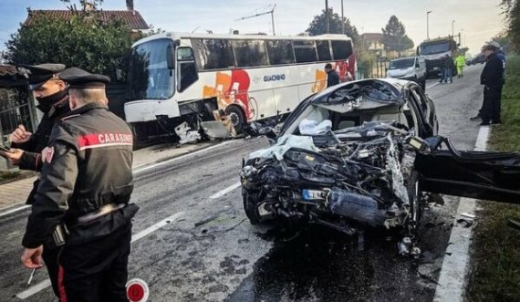 Autobusi përplaset me veturën, vdes shoferi, lëndohen 20 nxënës
