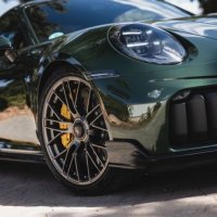 Porsche ia shet aksionet Bugattit