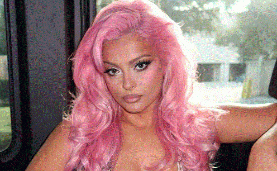 Bebe Rexha tërheq vëmendjen me paraqitjen e re