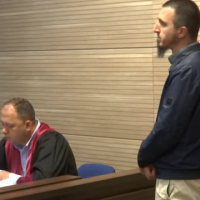 Deklarohet i pafajshëm arsimtari që akuzohet se hodhi në mbeturina flamurin kombëtar 