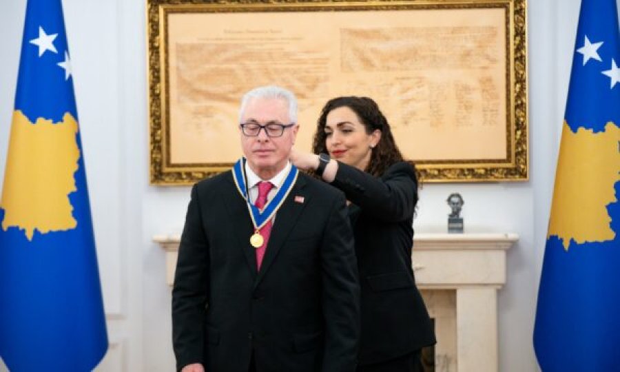 Vjosa Osmani nderon me Urdhrin e Lirisë, Harry Bajraktarin