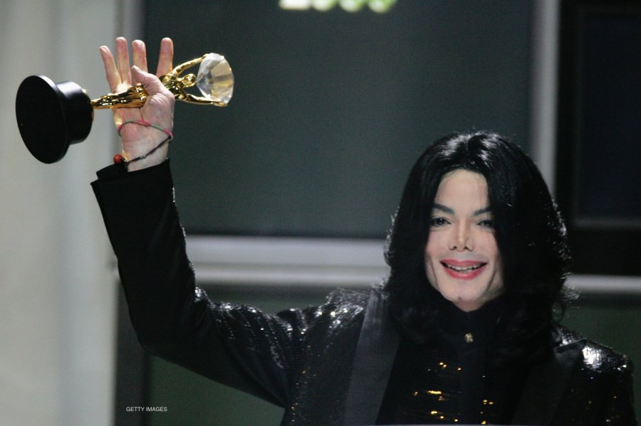 Ja sa para ka fituar Michael Jackson pas vdekjes