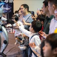 Një robot humanoid ka thyer rekordin e ecjes