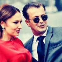 Adelina Ismaili surprizon bashkëshortin në koncertin e 40-vjetorit të karrierës