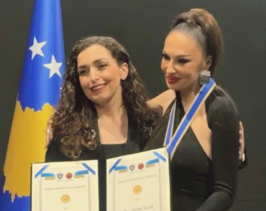 Osmani nderon artisten Adelina Ismaili me 'Mirënjohjen Presidenciale' me rastin e 40-vjetorit të karrierës