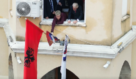 Sinani ka vendosur flamurin shqiptar në komunën e Preshevës