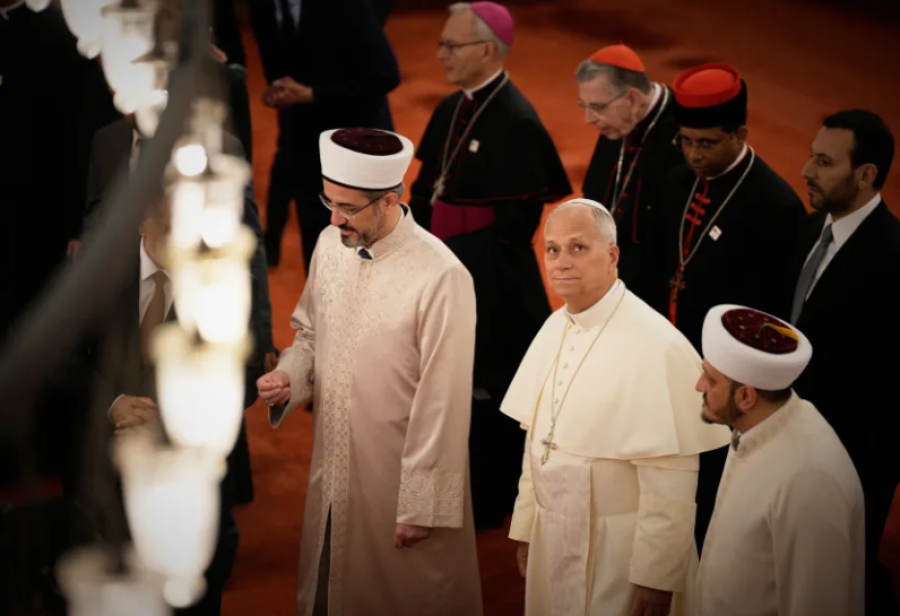 Papa Leo hoqi këpucët kur hyri në Xhaminë e Sulltan Ahmedit