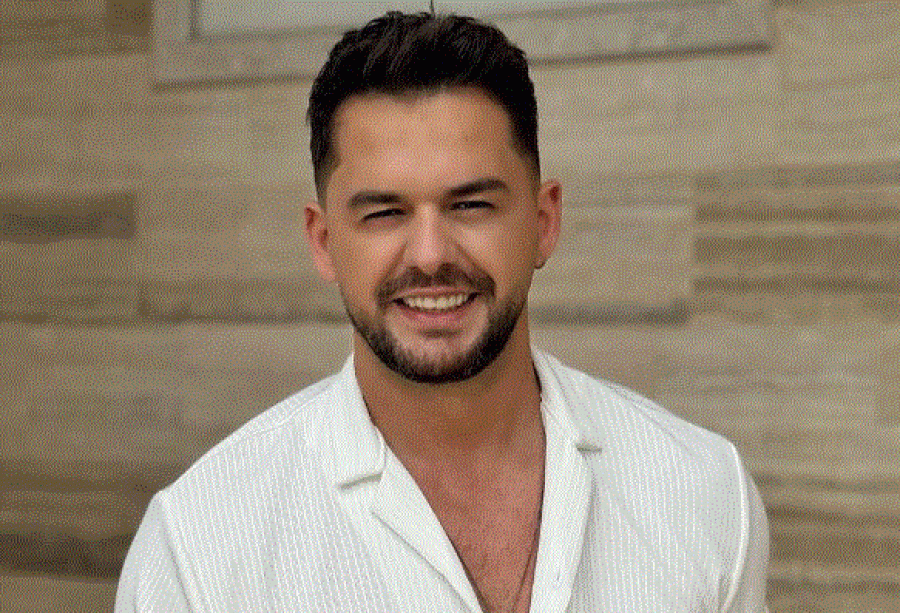 Kjo është kënga e fundit që Shpat Kasapi e interpretoj live për publikuun e tij