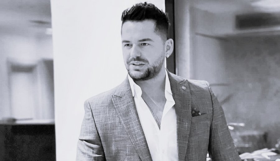 Pamje nga varrimi i artistit të njohur Shpat Kasapi