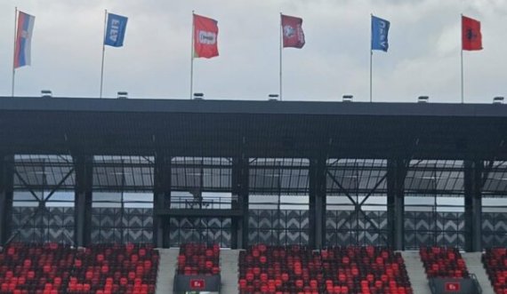 Federata serbe e vendosë flamurin shqiptar në stadium