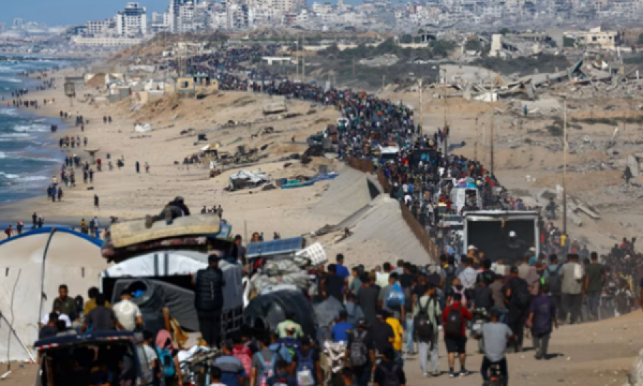 Mijëra palestinezë po kthehen në shtëpitë e tyre në Gazë