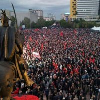 Protesta në Tiranë për ish-krerët e UÇK merr vëmendjen e mediave botërore 