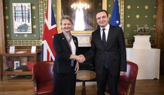 Kurti u mirëprit nga kryediplomatja britanike
