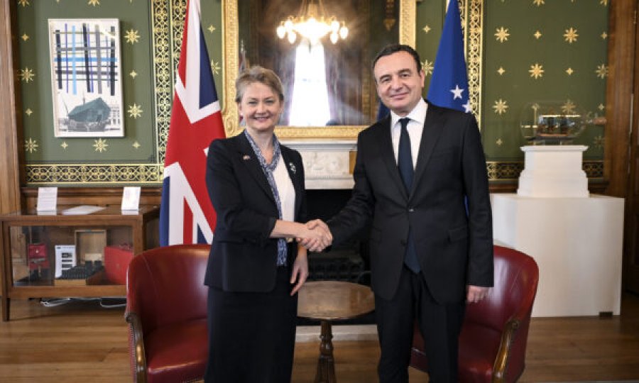 Kurti u mirëprit nga kryediplomatja britanike