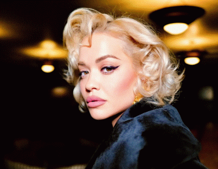 Rita Ora shfaqet si ikona Marilyn Monroe