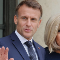 Disa persona dalin në gjyq në Paris për ngacmim ndaj Brigitte Macron