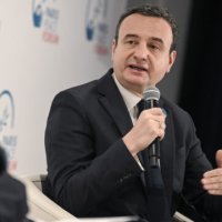 Albin Kurti në Paris flet për progres ekonomik të Kosovës 