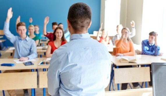 Ky është mësuesi nga Kosova që ushtroi dhunë ndaj nxënësve